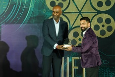 IIFTC Awards - DK Bucktowar, CG  of Mauritius to Joe Joseph
