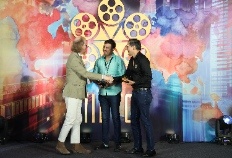IIFTC Awards - Martino Castellani - Director, Italian Trade Agency to Venu Donepudi