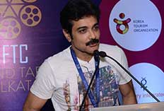 Prosenjit Chatterjee addressing the audience